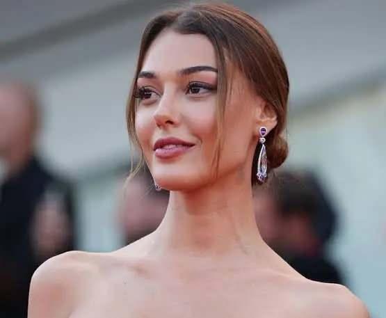 Dilan Çiçek Deniz, Hilal Altınbilek'i savundu: 'Kutsal diyerek her şeyi meşrulaştıramayız' 4 Dilan Çiçek Deniz, Hilal Altınbilek'i savundu: 'Kutsal diyerek her şeyi meşrulaştıramayız'