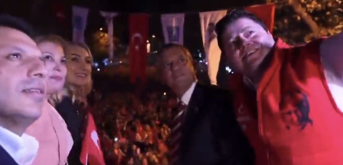 Dilek İmamoğlu ve Özgür Özel'in Zafer İşaretiyle Dolu Eğlenceli Anları