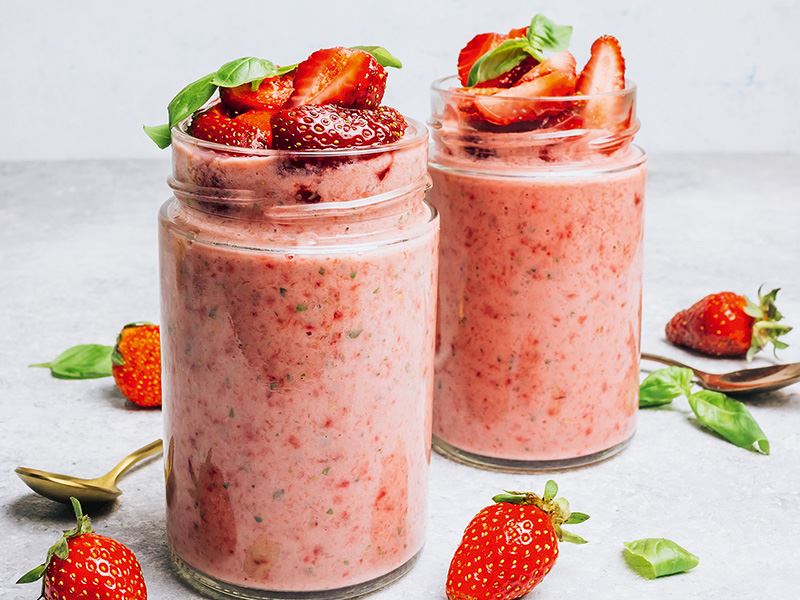 Dondurmalı Çilek & Fesleğen Smoothie Tarifi