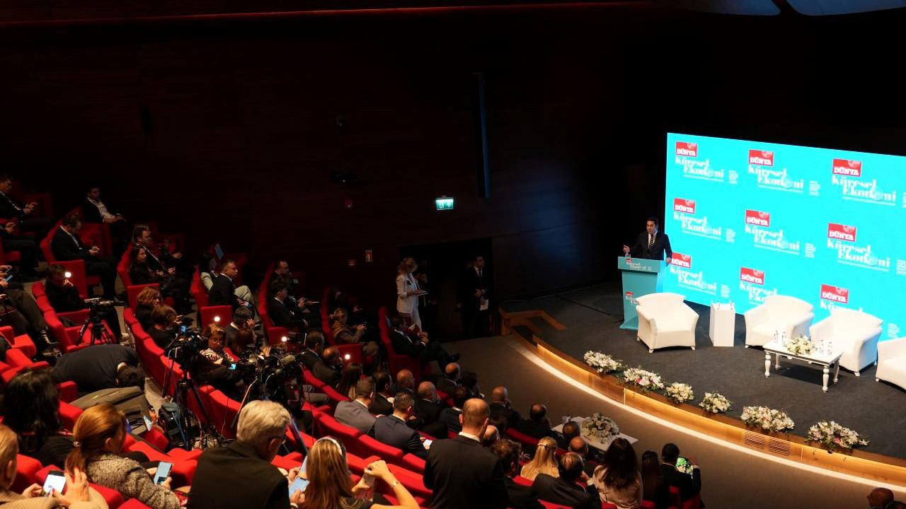 DÜNYA Küresel Ekonomi Zirvesi’nde yapay zeka vurgusu: Ülkeler artık vizyonla rekabet ediyor