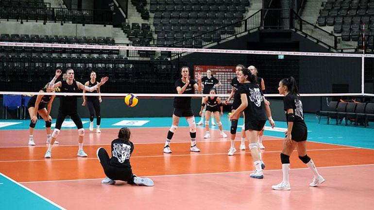 Eczacıbaşı kaptanı Simge Aköz, VakıfBank öncesi iddialı konuştu: Hedefimiz net 1 Eczacıbaşı kaptanı Simge Aköz, VakıfBank öncesi iddialı konuştu: Hedefimiz net