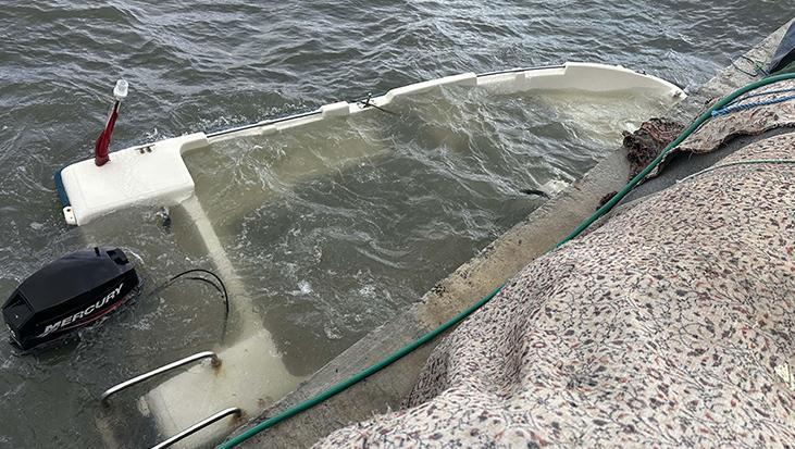 Edremit Körfezi’nde lodos kabusu! Tekneler batıp sahile sürüklendi: Gece boyunca sürecek