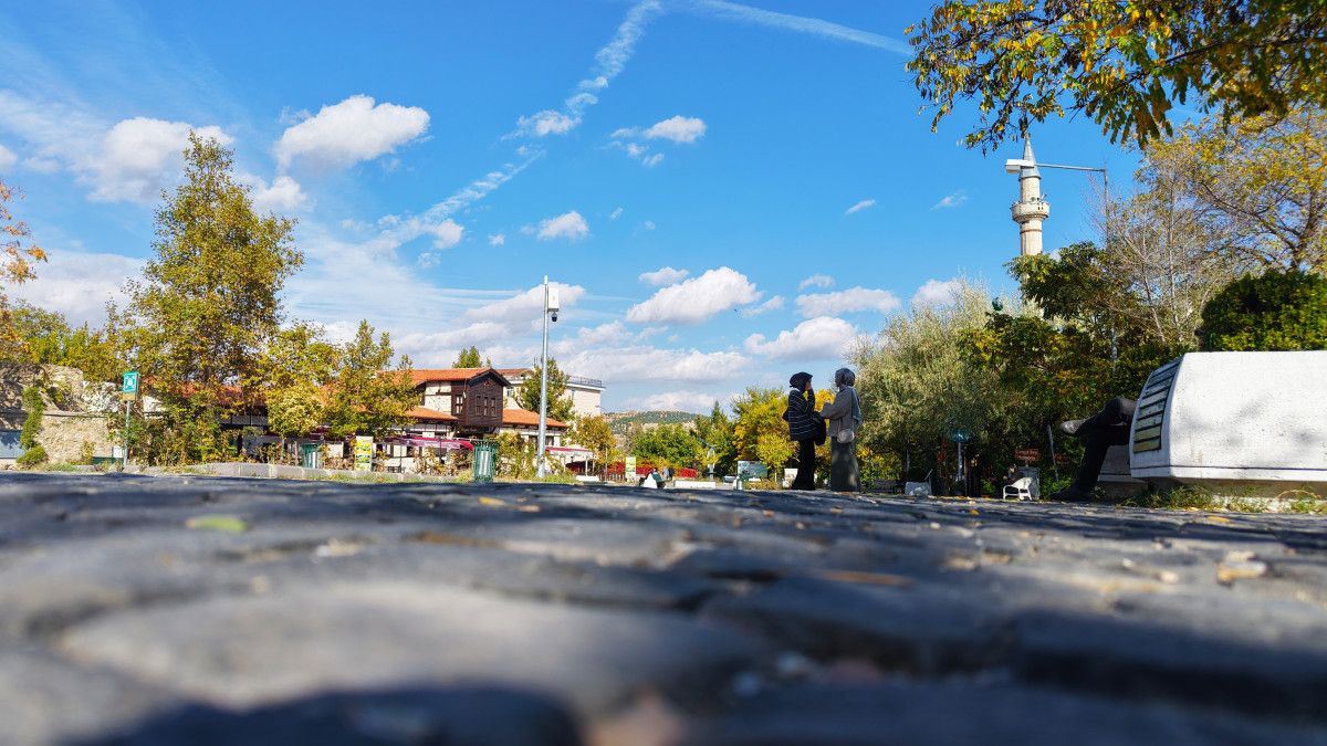 Elazığ'ın 4 Bin Yıllık Mahallesi Sonbaharda Eşsiz Manzarasıyla Büyülüyor