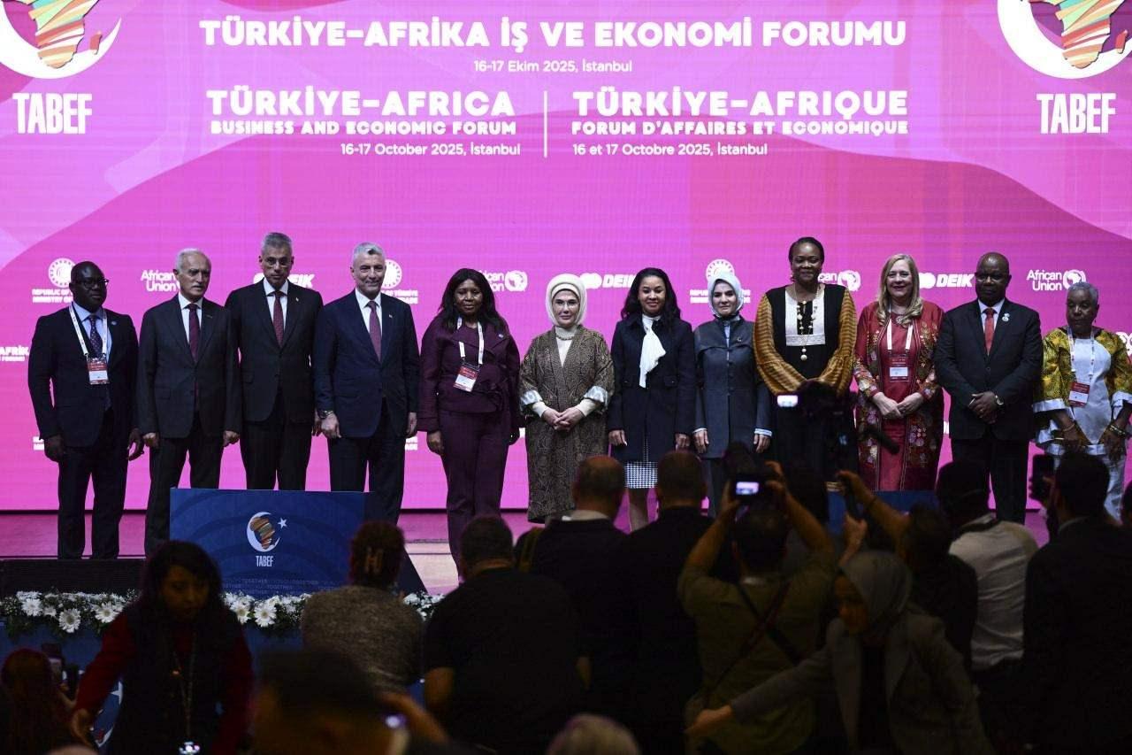 Emine Erdoğan: 'Dünyanın yeni hikayesini kadınlar yazacak!' 2 Emine Erdoğan: 'Dünyanın yeni hikayesini kadınlar yazacak!'