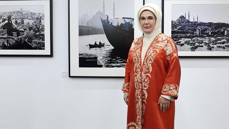 Emine Erdoğan, VakıfBank Sanat Galerisi’nin Büyüleyici Açılışında Sanatseverlerle Buluştu