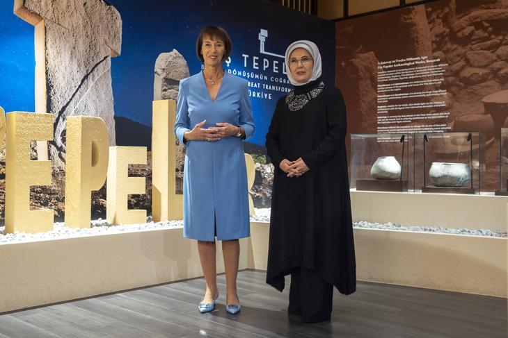 Emine Erdoğan ve Charlotte Merz: Millet Kütüphanesi'nde Bilgeliğin İzinde