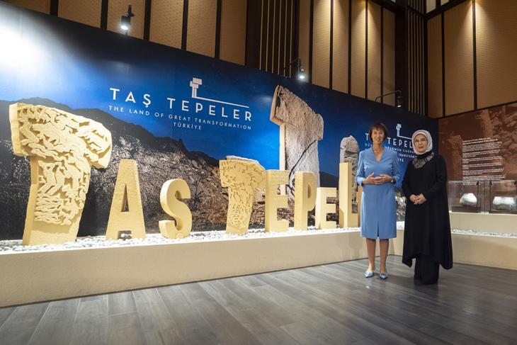 Emine Erdoğan ve Charlotte Merz: Millet Kütüphanesi'nde Bilgeliğin İzinde