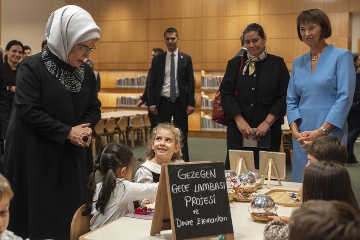 Emine Erdoğan ve Charlotte Merz: Millet Kütüphanesi'nde Bilgeliğin İzinde