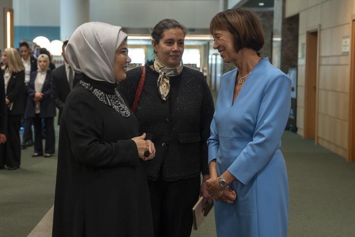 Emine Erdoğan ve Charlotte Merz: Millet Kütüphanesi'nde Bilgeliğin İzinde