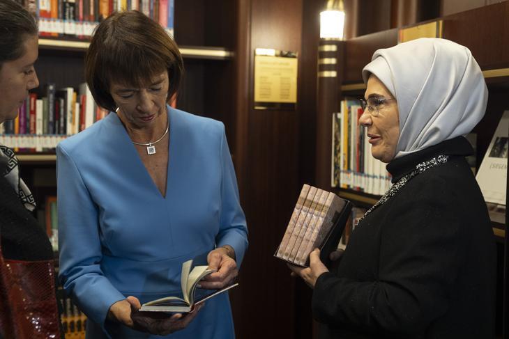 Emine Erdoğan ve Charlotte Merz: Millet Kütüphanesi'nde Bilgeliğin İzinde