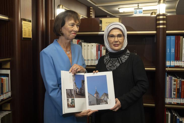 Emine Erdoğan ve Charlotte Merz: Millet Kütüphanesi'nde Bilgeliğin İzinde