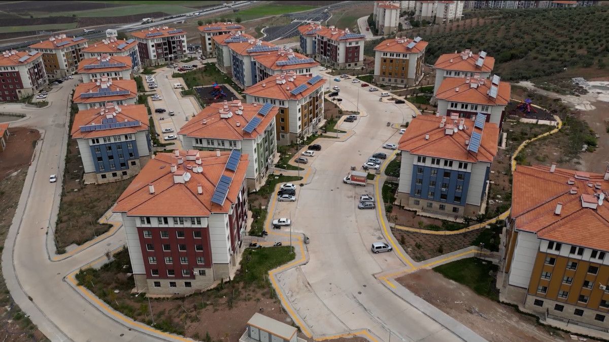 Ensonhaber, depremzedelere mikrofon uzattı: Deprem konutlarını CHP yapabilir miydi? 3 Ensonhaber, depremzedelere mikrofon uzattı: Deprem konutlarını CHP yapabilir miydi?