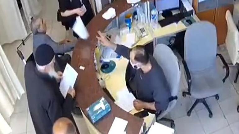 Erzurum'daki doktor skandalına soruşturma! Engelli adama 'Bu nasıl yobazlık!' dedi, oğluna kalem fırlattı