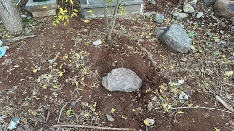 Eşinin Mezarı ve Korkunç Gerçek: Toprağa Gizlenen Acı! 3 Eşinin Mezarı ve Korkunç Gerçek: Toprağa Gizlenen Acı!