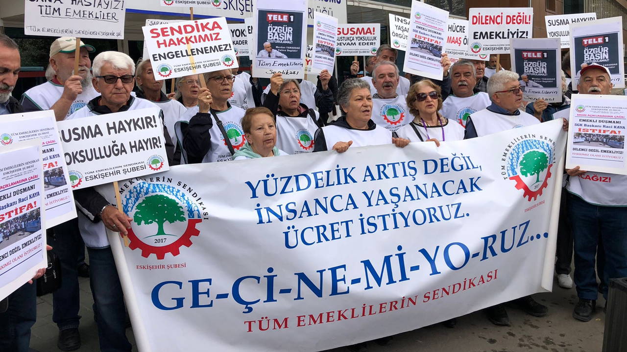 Eskişehir’de emeklilerden SGK önünde açıklama: ‘Sadaka değil, hakkımız olanı istiyoruz’