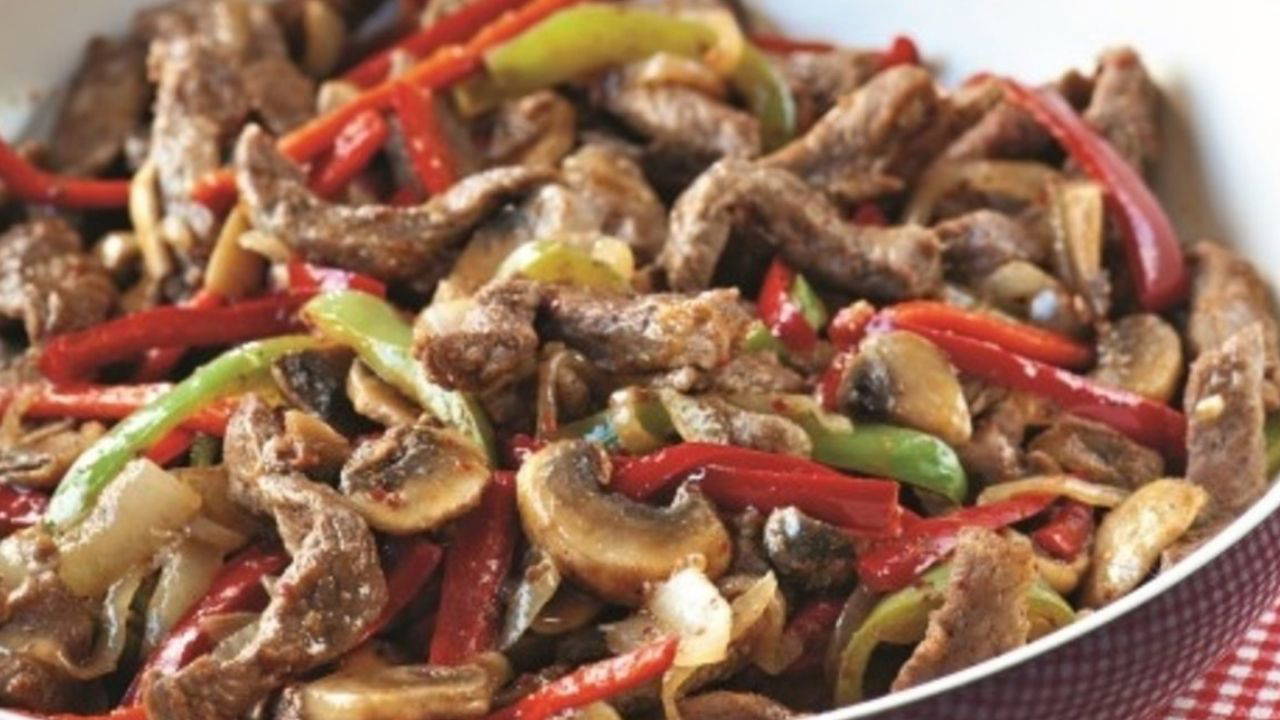 Et sotenin en lezzetli hali: Lokum gibi yumuşacık etli sebze sote tarifi