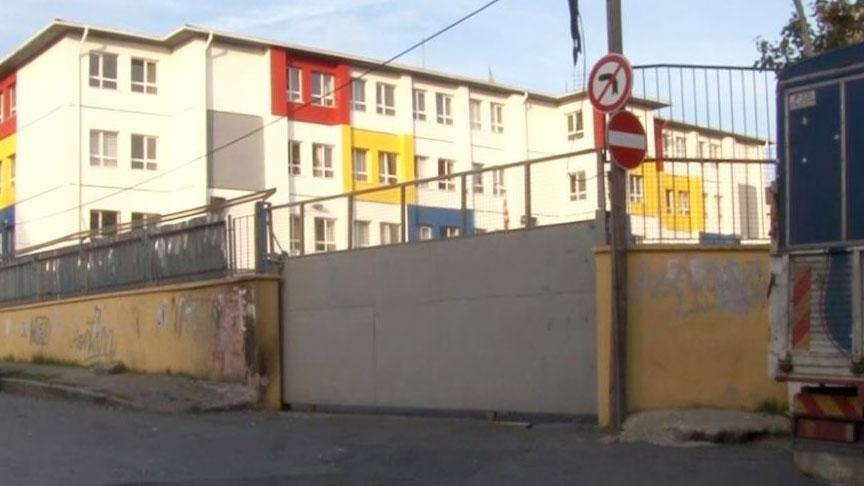 Eyüpsultan’da dehşet! Okulun kapısı öğrencilerin üstüne düştü: 4 yaralı