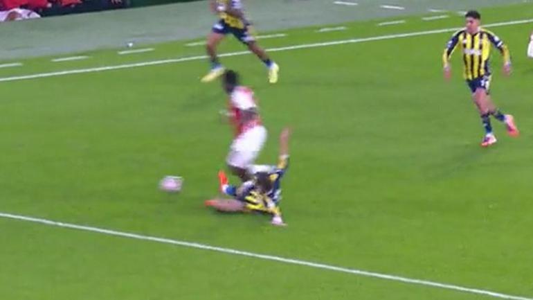 Fenerbahçe - Karagümrük maçında tartışma yaratan kararlar! Penaltı kararı doğru mu? 1 Fenerbahçe - Karagümrük maçında tartışma yaratan kararlar! Penaltı kararı doğru mu?