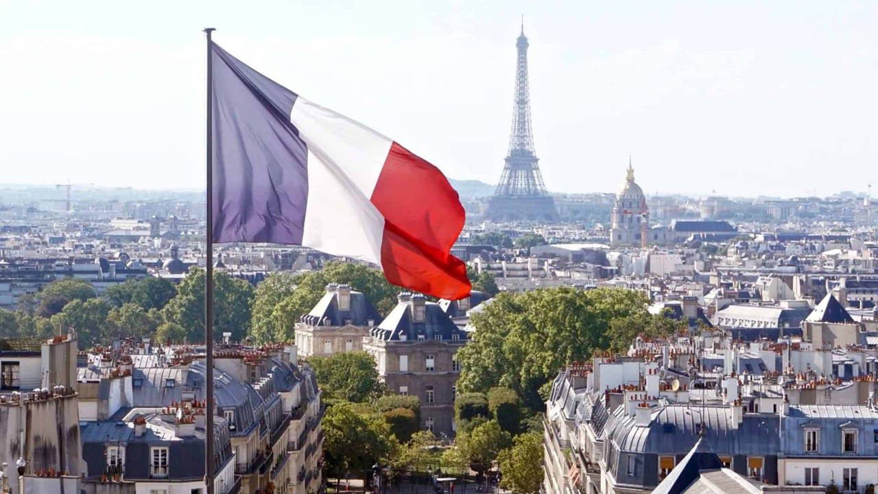 Fransa’nın kredi notu görünümü negatife çevrildi: Siyasi parçalanma vurgusu…