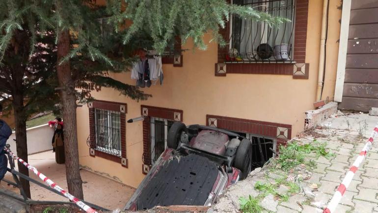 Fren yerine gaza bastı! Otomobil apartman bahçesine uçtu