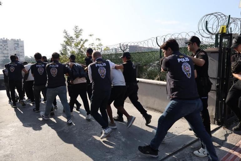 Futbol Kulübü Locasında Şok Dolandırıcılık: Yöneticilik Maskesi Altında Kandırıldılar! 2 Futbol Kulübü Locasında Şok Dolandırıcılık: Yöneticilik Maskesi Altında Kandırıldılar!