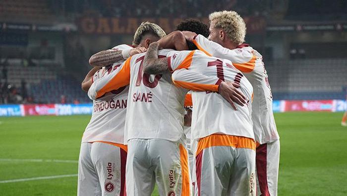 Galatasaray'dan Derbi Öncesi Şampiyonluk Hamlesi: Üç Yıldız için Büyük Jest! 2 Galatasaray'dan Derbi Öncesi Şampiyonluk Hamlesi: Üç Yıldız için Büyük Jest!