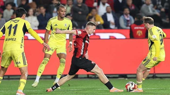 Gaziantep FK - Fenerbahçe maçının tartışmalı pozisyonlarını Trio yorumladı: Böyle bir acımasızlık olur mu? Bu futbol değil 2 Gaziantep FK - Fenerbahçe maçının tartışmalı pozisyonlarını Trio yorumladı: Böyle bir acımasızlık olur mu? Bu futbol değil