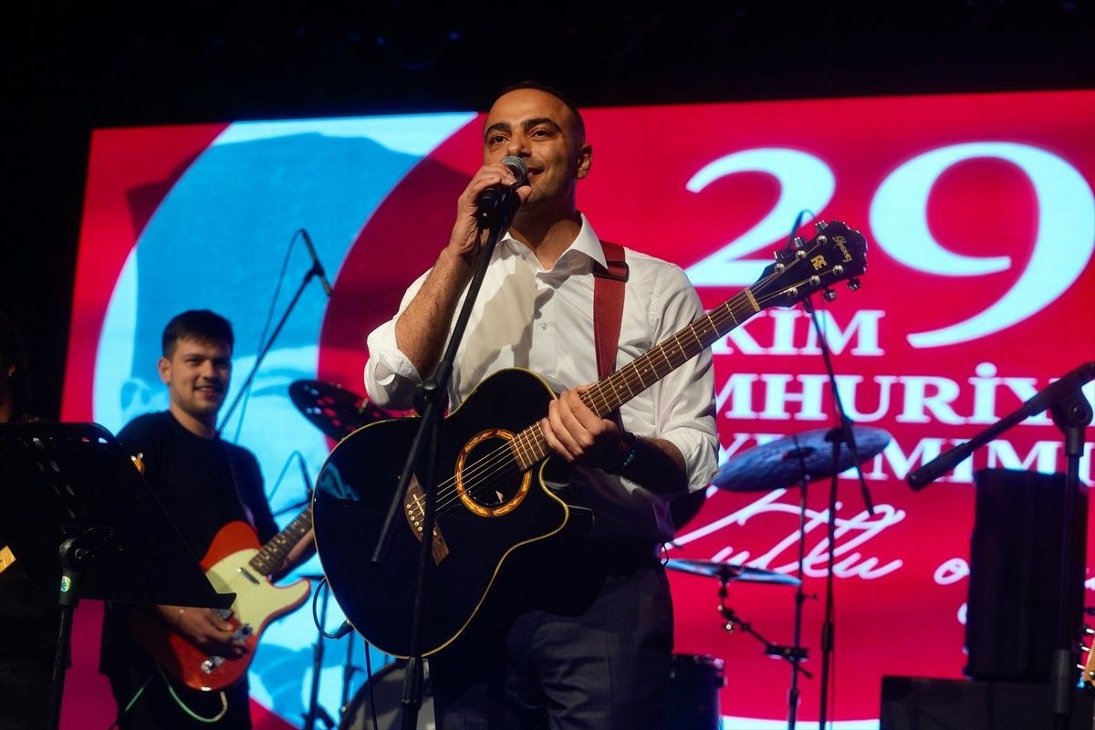 Gaziosmanpaşa'da 29 Ekim Coşkusunu Zirveye Taşıyan Kutlama