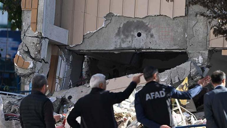 Gebze’de 7 katlı binanın çöküşü: Bilirkişiler enkazda inceleme yapmaya başladı 1 Gebze’de 7 katlı binanın çöküşü: Bilirkişiler enkazda inceleme yapmaya başladı