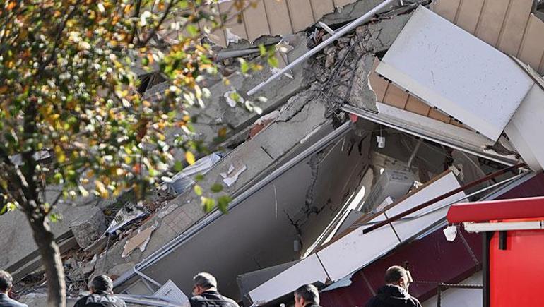 Gebze’de 7 katlı binanın çöküşü: Bilirkişiler enkazda inceleme yapmaya başladı 2 Gebze’de 7 katlı binanın çöküşü: Bilirkişiler enkazda inceleme yapmaya başladı