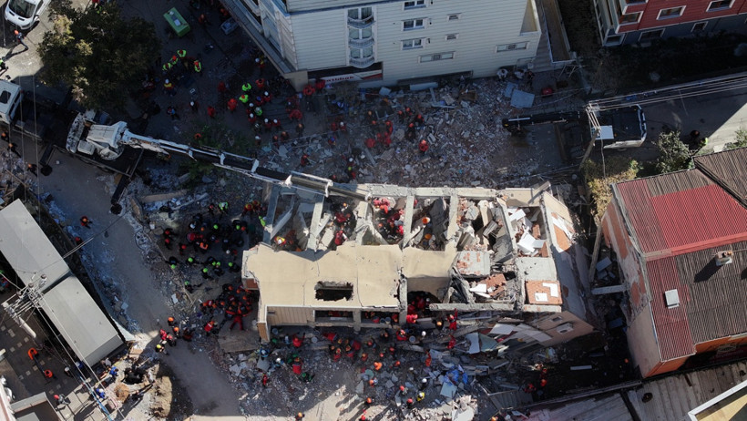 Gebze'de çöken binadaki eczanenin sahibi konuştu! 'Bina yan yattı ama camlar bile kırılmamıştı'