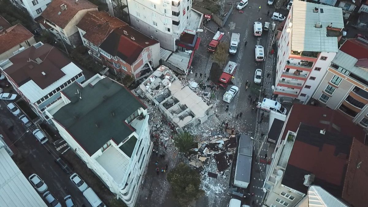 Gebze'de çöken binanın kaydığı ortaya çıktı 2 Gebze'de çöken binanın kaydığı ortaya çıktı