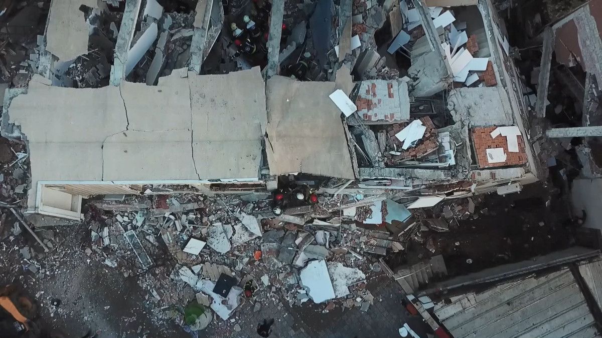 Gebze'de çöken binanın kaydığı ortaya çıktı 4 Gebze'de çöken binanın kaydığı ortaya çıktı