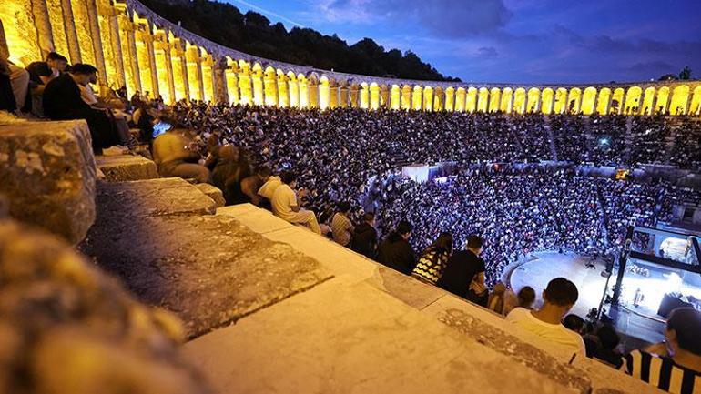 Genç oyuncular Aspendos Antik Tiyatrosu'nda sahne aldı! Gençlik ve Spor Bakanı Osman Aşkın Bak: 34 bin 541 genç sanatçımız başvurdu