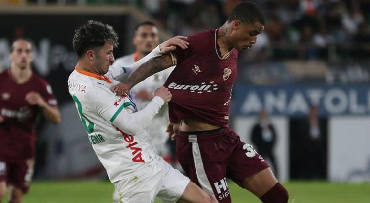 Göztepe’nin dev ilerleyişini Corendon Alanyaspor durdurdu!