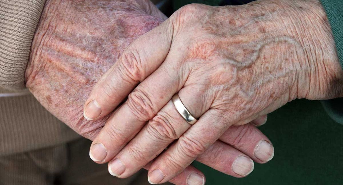 Günde 1 kez sürün, yaşlılık lekelerini götürün...