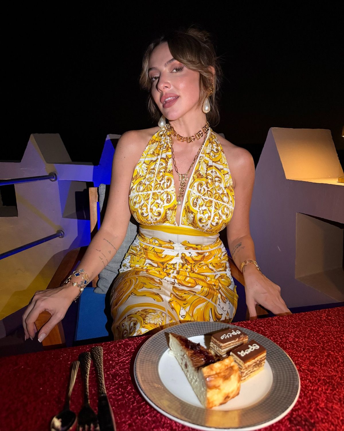 Hadise'nin 40. Yaşından Eşsiz Anlar: Yeni Pozlar Büyüleyici! 5 Hadise'nin 40. Yaşından Eşsiz Anlar: Yeni Pozlar Büyüleyici!