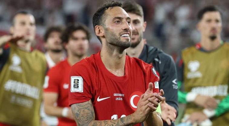 Hakan Çalhanoğlu, Türk futbol tarihine geçmeye hazırlanıyor!