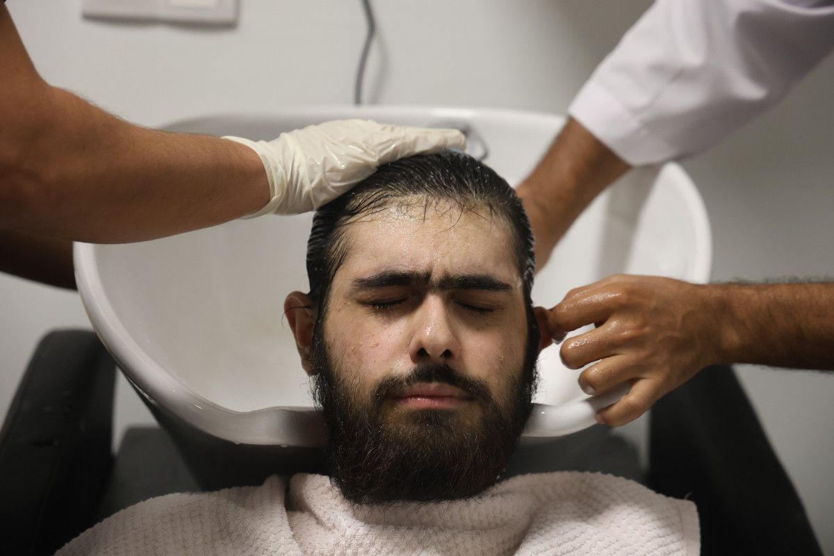 Hatay'da 3 yıl sonra duş alıp tıraş olan Barış'ın fikri değişmedi: Hayat yaşamaya değmez 1 Hatay'da 3 yıl sonra duş alıp tıraş olan Barış'ın fikri değişmedi: Hayat yaşamaya değmez