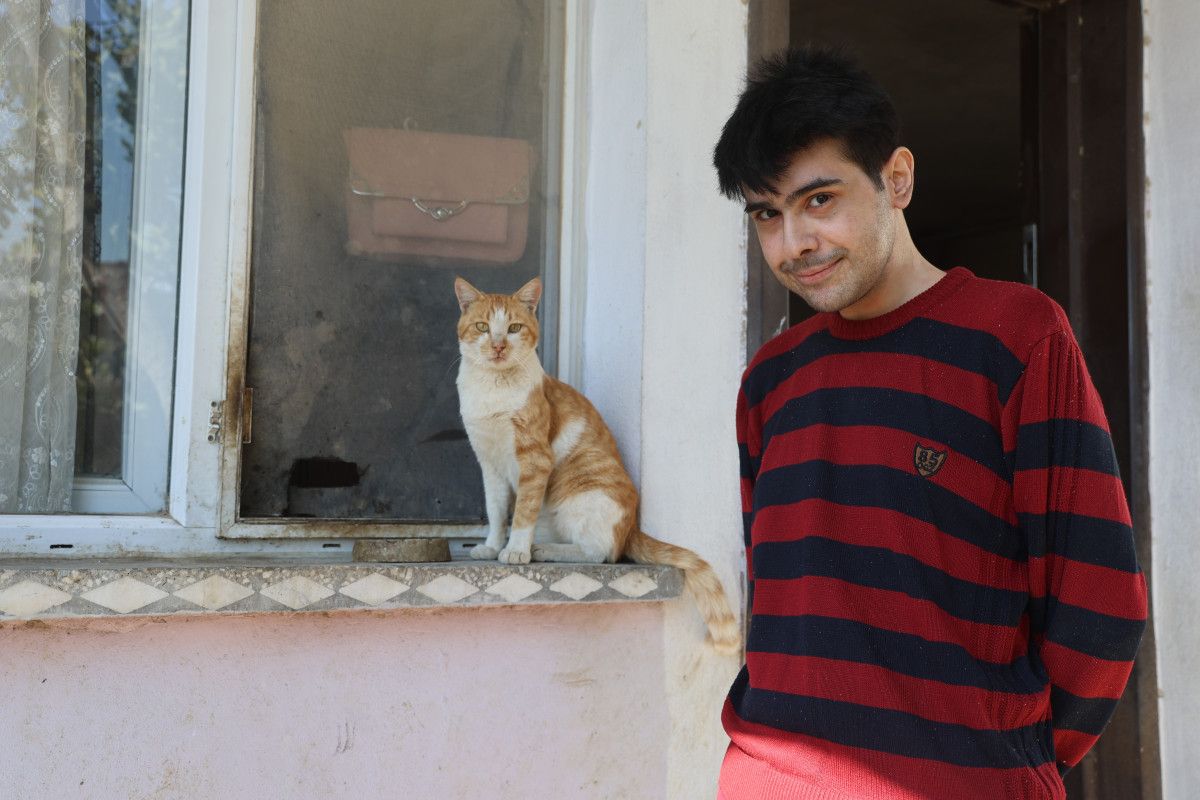 Hatay'da 3 yıl sonra duş alıp tıraş olan Barış'ın fikri değişmedi: Hayat yaşamaya değmez 5 Hatay'da 3 yıl sonra duş alıp tıraş olan Barış'ın fikri değişmedi: Hayat yaşamaya değmez