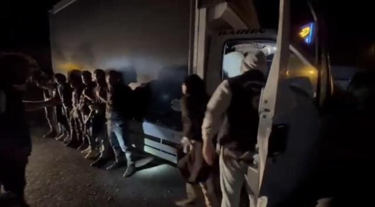 Hatay'da Gizli Bölmeden 38 Kaçak Göçmen Kurtarıldı! İki Organizasyon Sorumlusu Yakalandı!