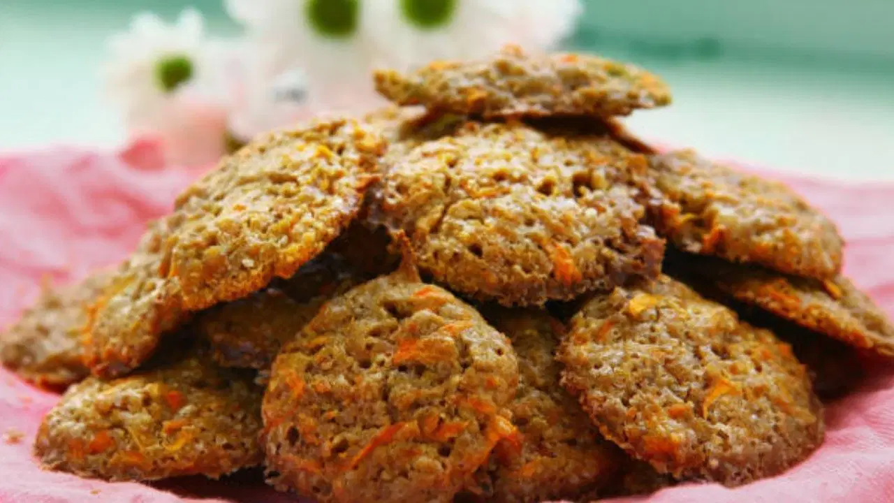 Hem leziz hem de sağlıklı bir atıştırmalık: Elmalı havuçlu kurabiye tarifi