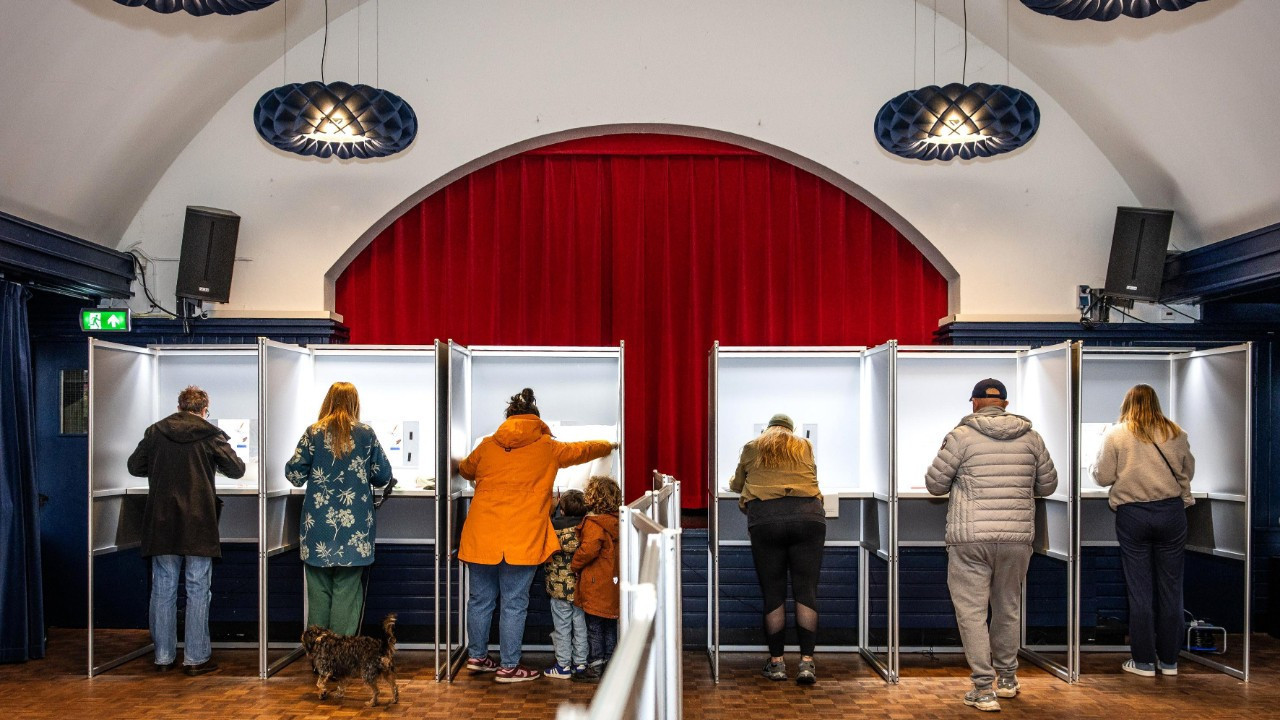 Hollanda seçimlerini resmi olmayan sonuçlara göre D66 kazandı