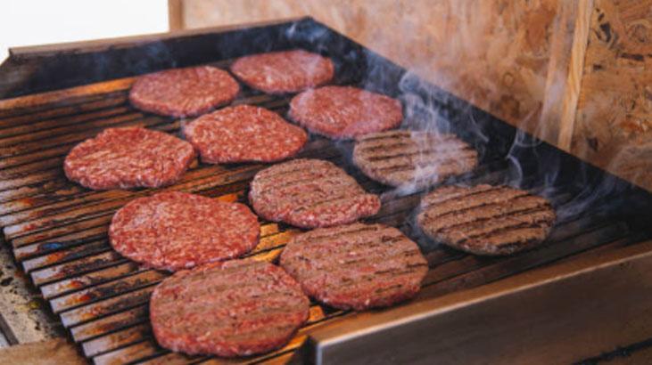 İçi çiğ kalan köfteleri kurtarmanın yolu! Çok sıkı yoğurmayın, fırın işi çözüyor