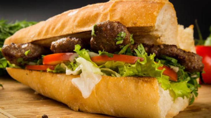 İçi çiğ kalan köfteleri kurtarmanın yolu! Çok sıkı yoğurmayın, fırın işi çözüyor