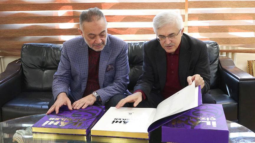 ‘İlahi Çizgiler – Hat Sanatının Öncüleri’ kitabı sanatsal ve tarihsel yönleriyle değerlendirildi