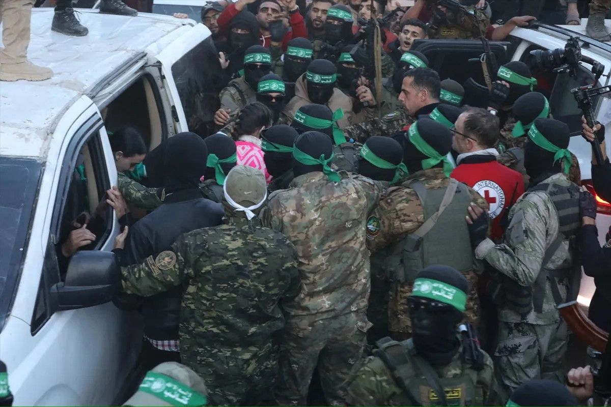 İsrail'den "esir cenazelerinin teslim edilmediği" iddiası: Hamas'ı ateşkesi ihlal etmekle suçladı 1 İsrail'den "esir cenazelerinin teslim edilmediği" iddiası: Hamas'ı ateşkesi ihlal etmekle suçladı