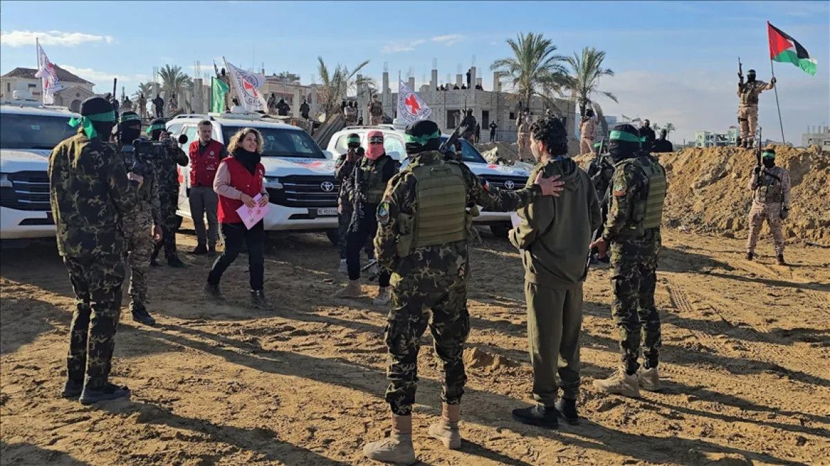 İsrail'den "esir cenazelerinin teslim edilmediği" iddiası: Hamas'ı ateşkesi ihlal etmekle suçladı 2 İsrail'den "esir cenazelerinin teslim edilmediği" iddiası: Hamas'ı ateşkesi ihlal etmekle suçladı