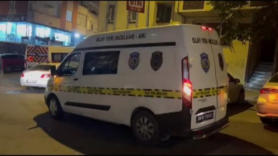 İstanbul'da dehşete düşüren olay! Binayı ateşe verip kaçtı, 3'ü ağır çok sayıda yaralı var 3 İstanbul'da dehşete düşüren olay! Binayı ateşe verip kaçtı, 3'ü ağır çok sayıda yaralı var