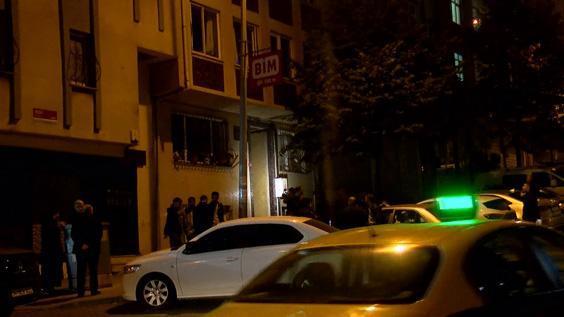 İstanbul'da dehşete düşüren olay! Binayı ateşe verip kaçtı, 3'ü ağır çok sayıda yaralı var 1 İstanbul'da dehşete düşüren olay! Binayı ateşe verip kaçtı, 3'ü ağır çok sayıda yaralı var